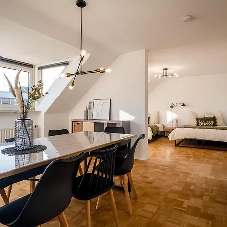 Altstadt Zentral 86qm Lägenhet *
